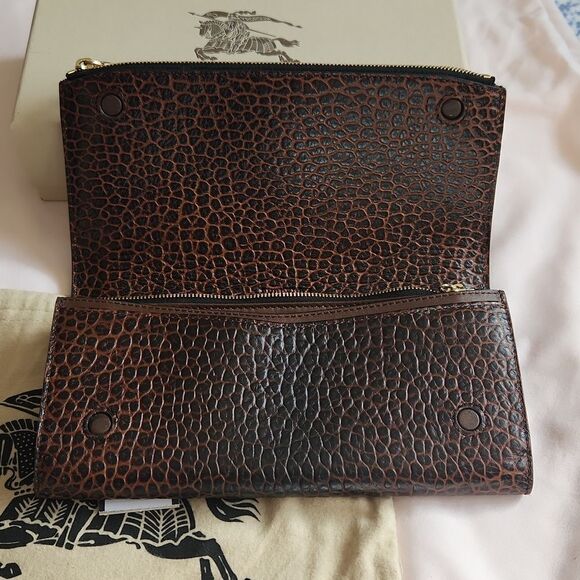 Burberry pebbled brown leather clutch - Picture 4 of 12